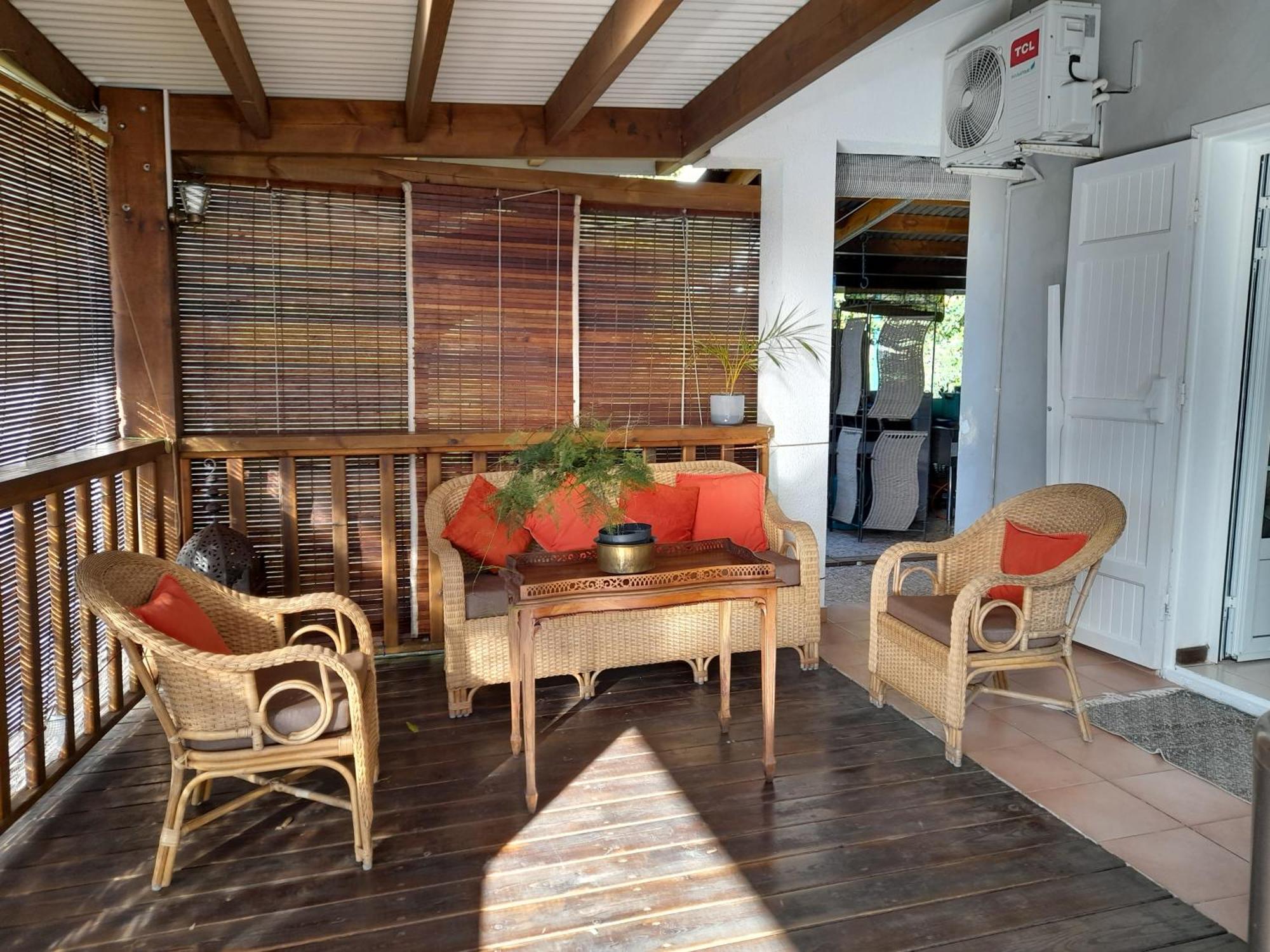 Le Val Rambaud Bed & Breakfast Saint-Denis Exterior foto